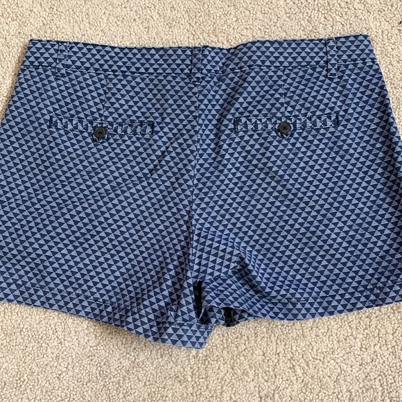 Gap Women’s Patterned Shorts - Picture 2 of 3
